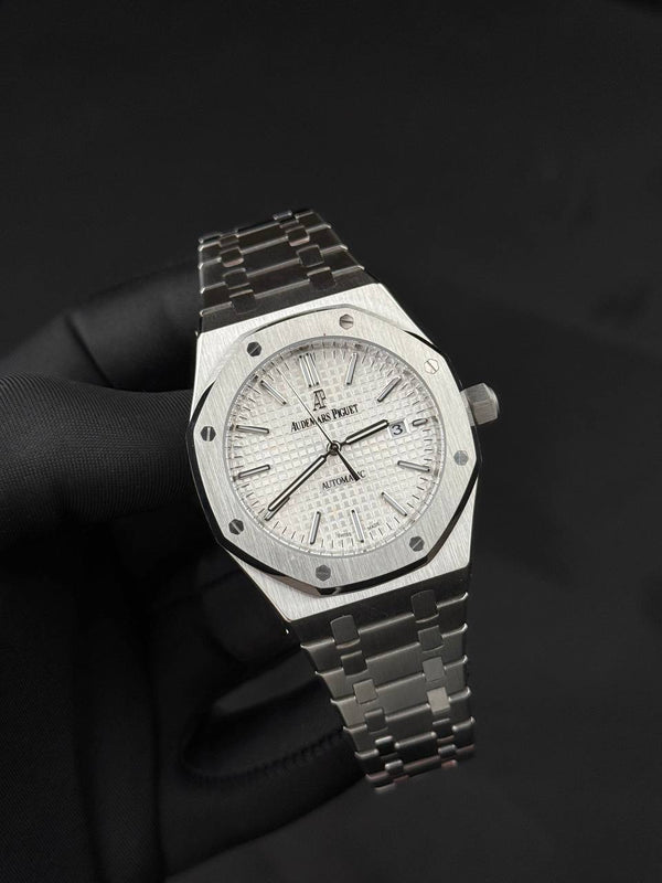 שעון יד אודמר פיגה לגברים 41 מ״מ – רמת 11 מאסטר, מנגנון אוטומטי שווייצרי, כולל קופסה וניירות מקוריים (25)