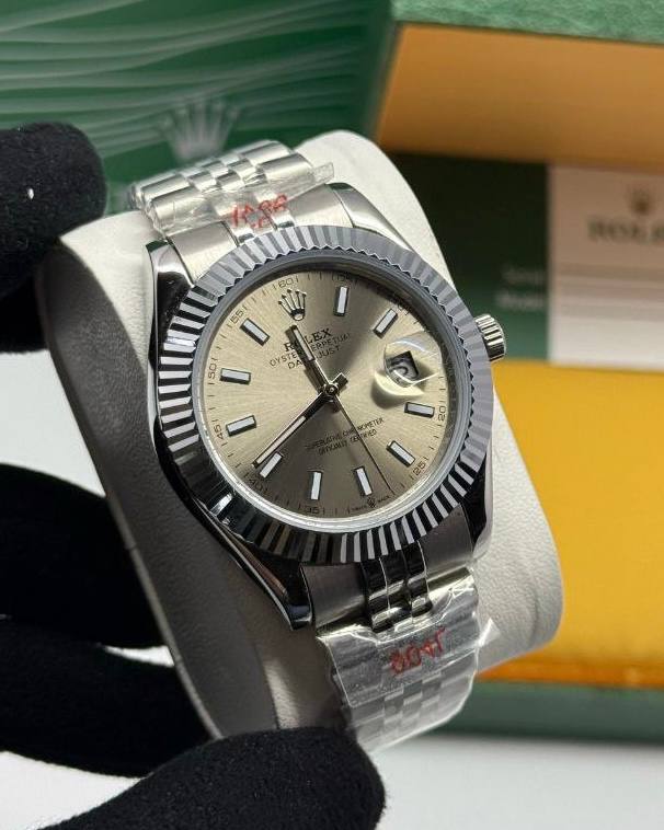 שעון יד רולקס לגברים 41 מ״מ – רמת 11 מאסטר, מנגנון אוטומטי שווייצרי, כולל קופסה וניירות מקוריים (8)